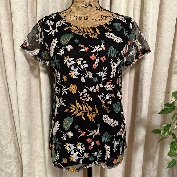 Ann Taylor Tops - 💐ANN TAYLOR💐FLORAL EMBROIDERED TOP-MAKE AN OFFER-CLOSET CLOSING SOON!!!